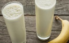 Essa receita de batida de banana elimina toda a gordura da barriga, coxas e costas