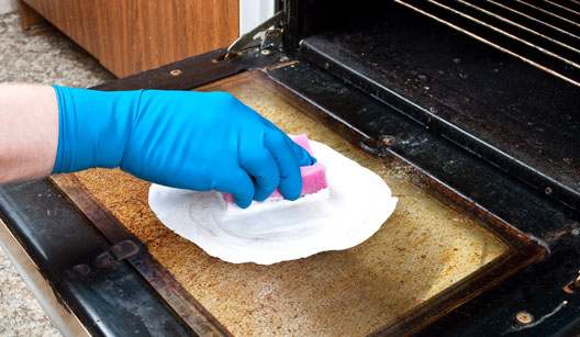 Como limpar o forno sem esforço