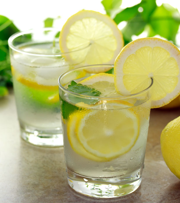 20 coisas que vão acontecer com seu corpo ao beber por 1 ano pela manhã água com limão