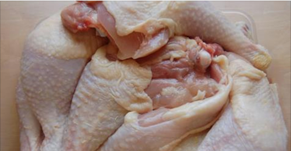 Especialistas apelam: na próxima vez que for assar ou cozinhar frango, não faça mais isto!