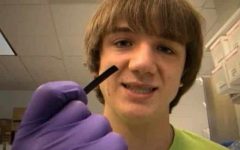 Garoto de 15 anos inventa teste de câncer com 100% de precisão ao custo de menos de 1 real.