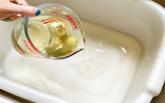 Saiba como utilizar vinagre para limpar vaso sanitário, pia e desencardir rejunte