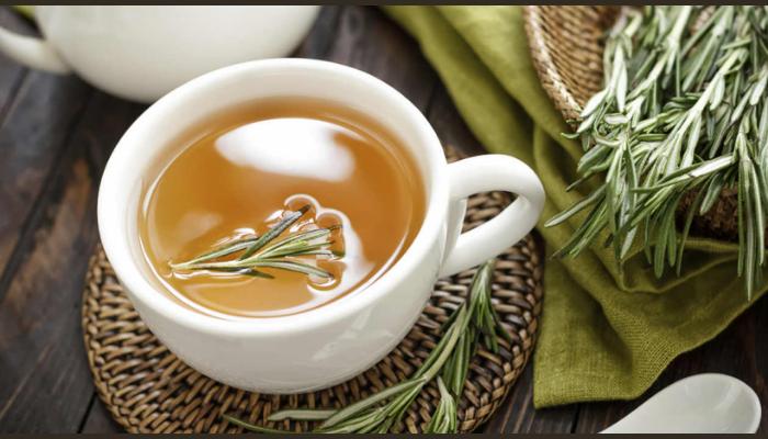 Chá de alecrim com 3 cravos-da-índia: descubra os benefícios para a saúde