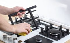 Jeito fácil para limpar as grades do fogão com desengordurante caseiro