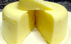 Aprenda a fazer queijo caseiro de panela em apenas 15 minutos