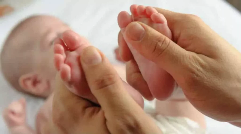 Descubra por que os pés dos bebês podem ser a chave para acalmar o choro