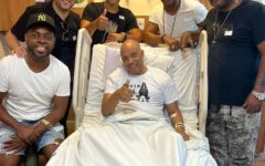 Anderson Leonardo recebe visita de integrantes do grupo Molejo no hospital