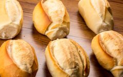 Surpreenda-se com o melhor e mais fácil pão francês caseiro